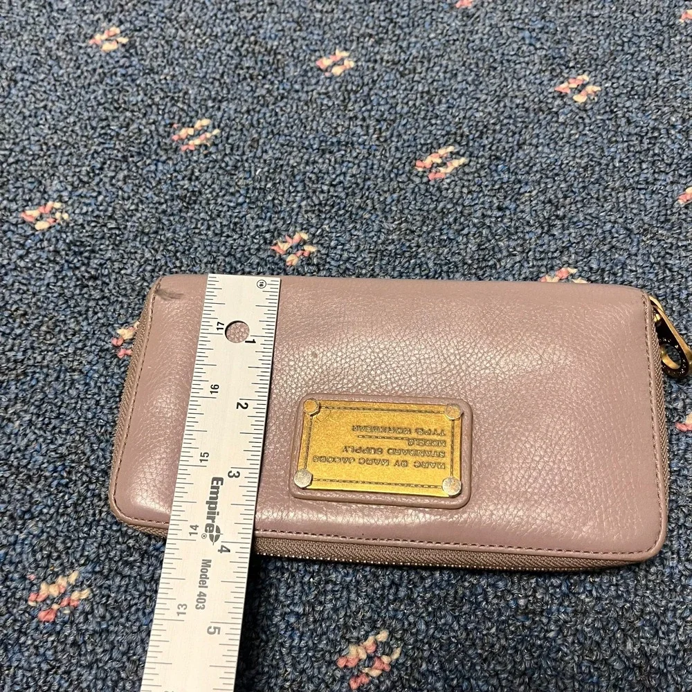 Marc by Marc Jacobs Leather Zip Around Wallet Standard‎ Supply Card Slots Mauve